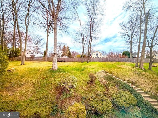 221 FOXCROFT RD, Broomall, PA 19008