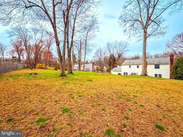 221 FOXCROFT RD, Broomall, PA 19008