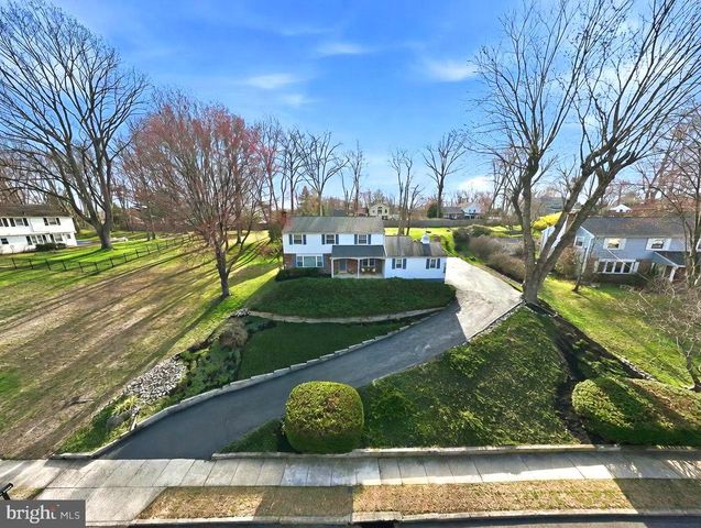 221 FOXCROFT RD, Broomall, PA 19008