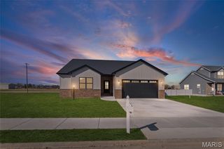 110 Black Wolf Run, Highland, IL 62249