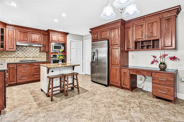 907 Bearhollow Road, Greensboro, NC 27410