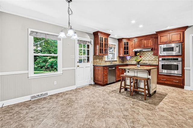 907 Bearhollow Road, Greensboro, NC 27410