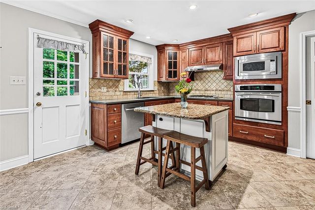 907 Bearhollow Road, Greensboro, NC 27410