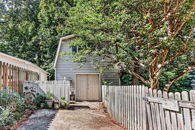 907 Bearhollow Road, Greensboro, NC 27410