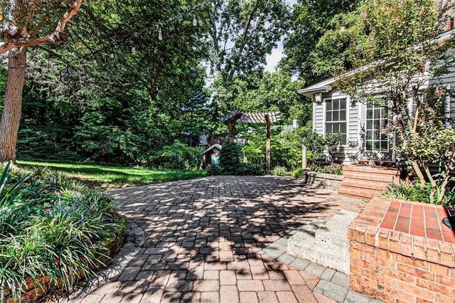 907 Bearhollow Road, Greensboro, NC 27410