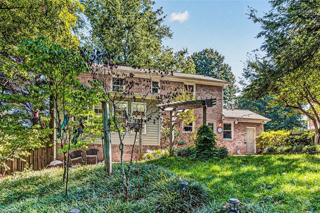 907 Bearhollow Road, Greensboro, NC 27410