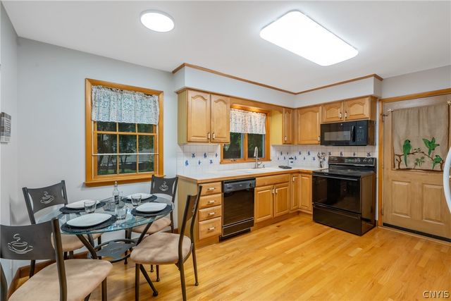 118 Winding Way, Camillus, NY 13031