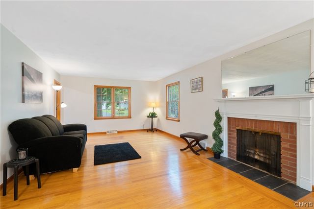118 Winding Way, Camillus, NY 13031