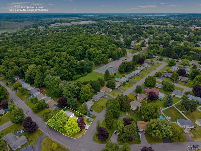 118 Winding Way, Camillus, NY 13031