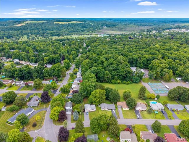 118 Winding Way, Camillus, NY 13031