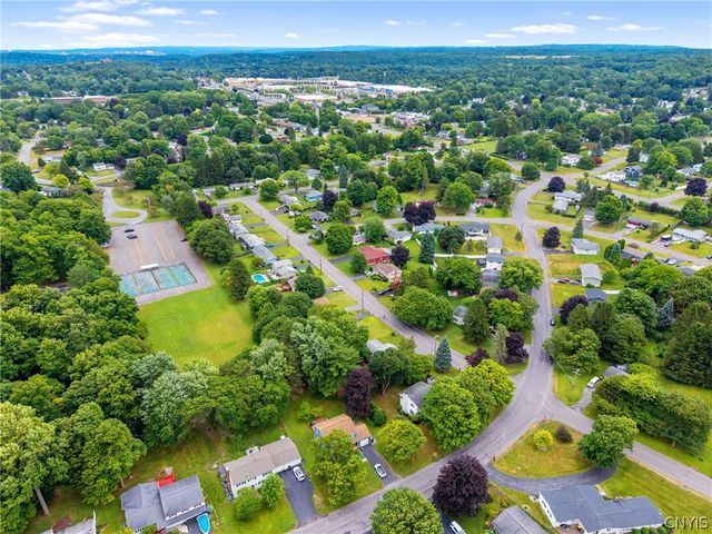 118 Winding Way, Camillus, NY 13031
