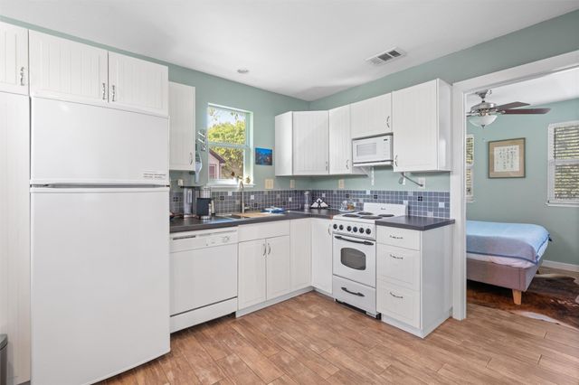 1915 Pasadena DR, Austin, TX 78757