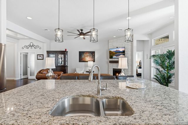 17946 Bierstadt, Helotes, TX 78023