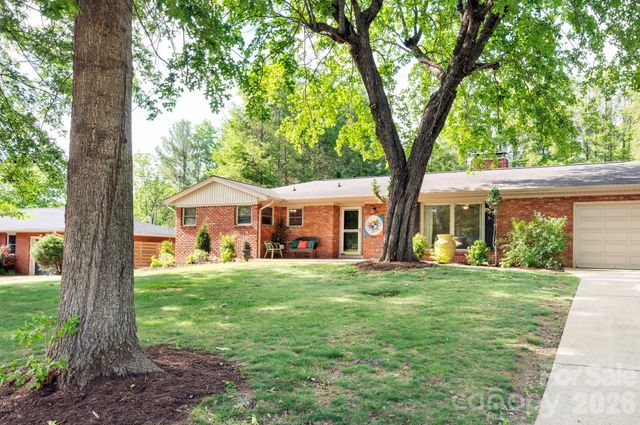 25 Bevlyn Drive, Asheville, NC 28803