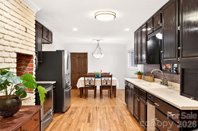 25 Bevlyn Drive, Asheville, NC 28803