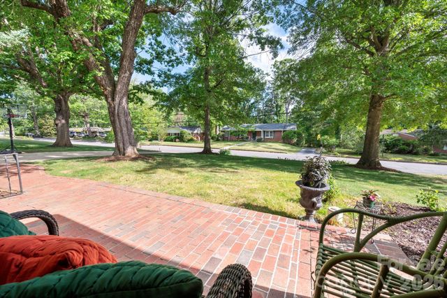 25 Bevlyn Drive, Asheville, NC 28803