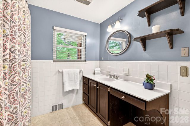 25 Bevlyn Drive, Asheville, NC 28803