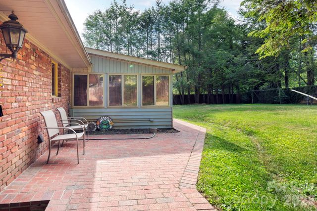 25 Bevlyn Drive, Asheville, NC 28803