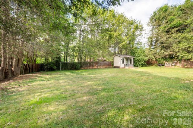 25 Bevlyn Drive, Asheville, NC 28803