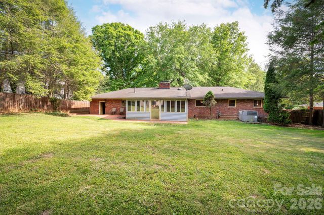 25 Bevlyn Drive, Asheville, NC 28803