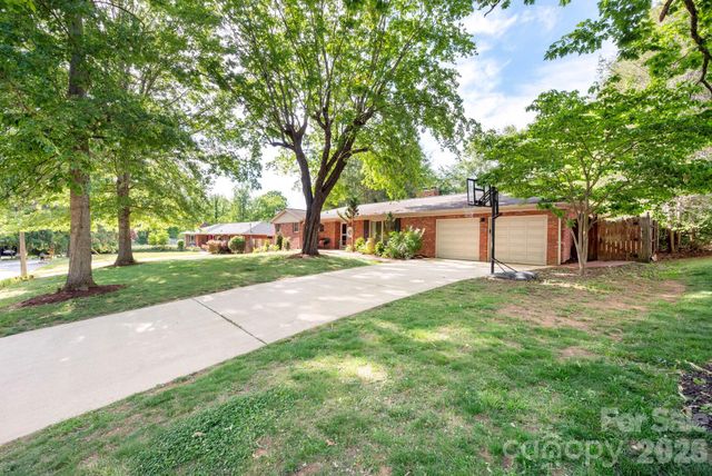 25 Bevlyn Drive, Asheville, NC 28803