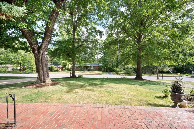 25 Bevlyn Drive, Asheville, NC 28803