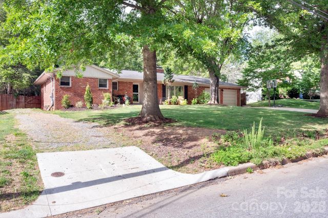 25 Bevlyn Drive, Asheville, NC 28803