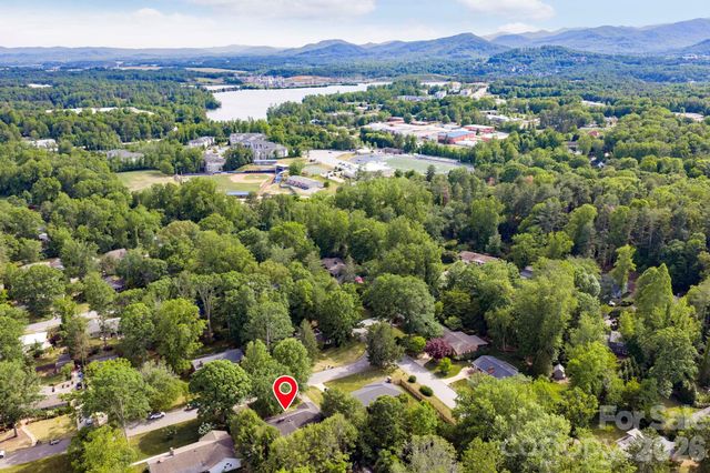 25 Bevlyn Drive, Asheville, NC 28803