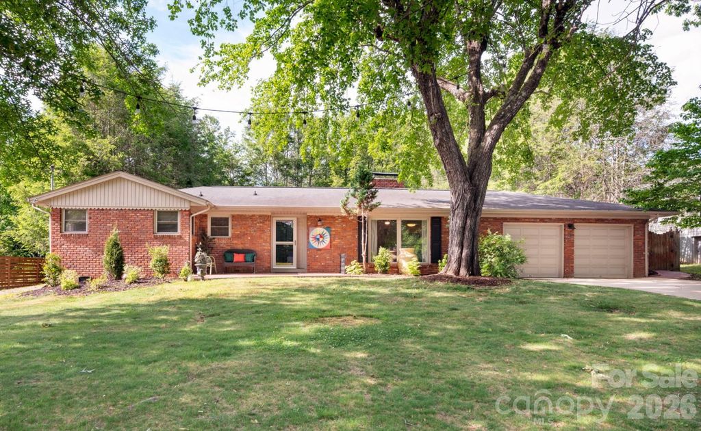 25 Bevlyn Drive, Asheville, NC 28803