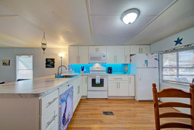 6427 W RICHARD DRIVE, Weeki Wachee, FL 34607