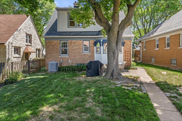 2641 N 75th STREET, Wauwatosa, WI 53213