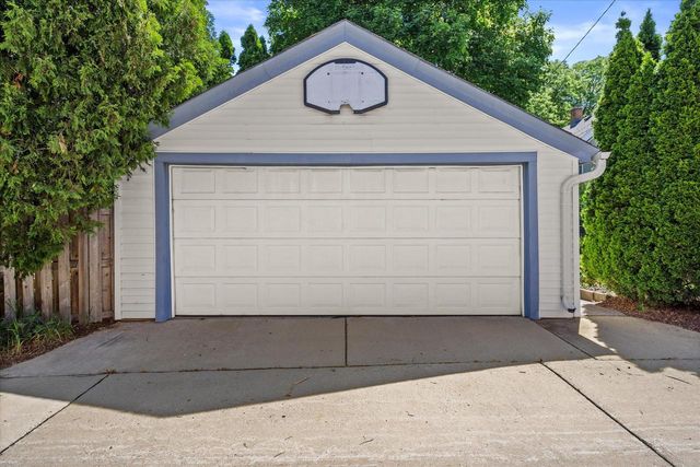 2641 N 75th STREET, Wauwatosa, WI 53213