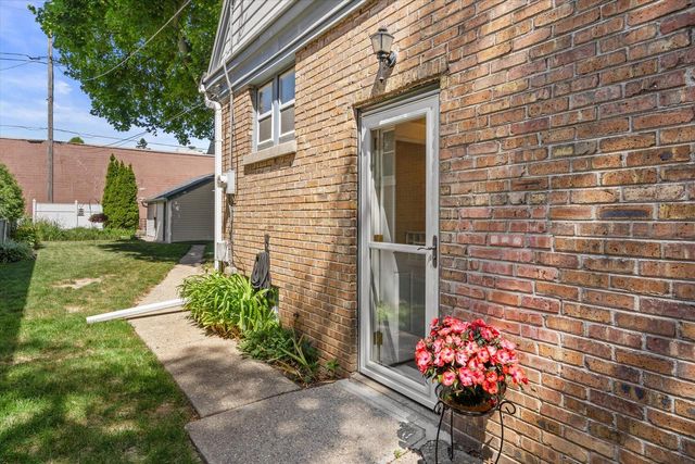 2641 N 75th STREET, Wauwatosa, WI 53213
