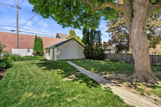 2641 N 75th STREET, Wauwatosa, WI 53213