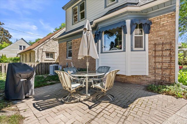 2641 N 75th STREET, Wauwatosa, WI 53213