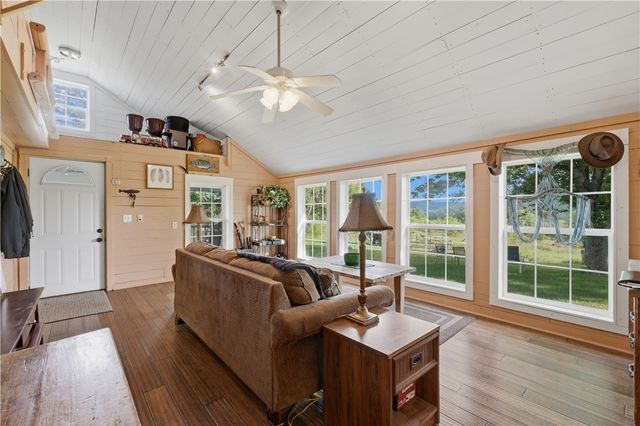 413 Madison 1555, Eureka Springs, AR 72632