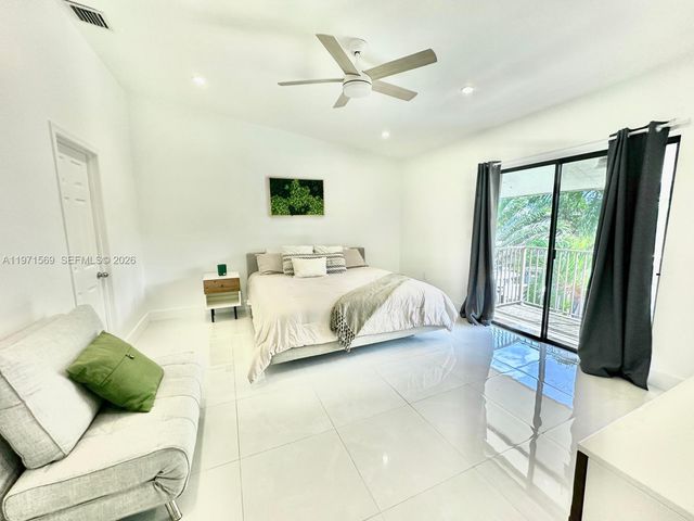 3736 NE 166th St 114, North Miami Beach, FL 33160