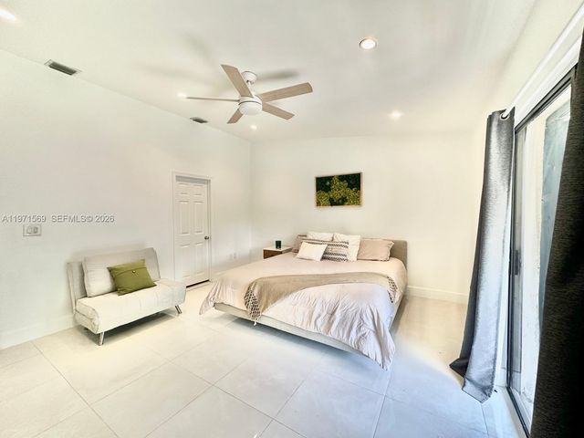 3736 NE 166th St 114, North Miami Beach, FL 33160