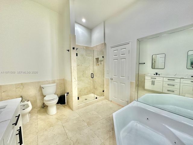 3736 NE 166th St 114, North Miami Beach, FL 33160