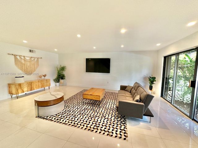 3736 NE 166th St 114, North Miami Beach, FL 33160