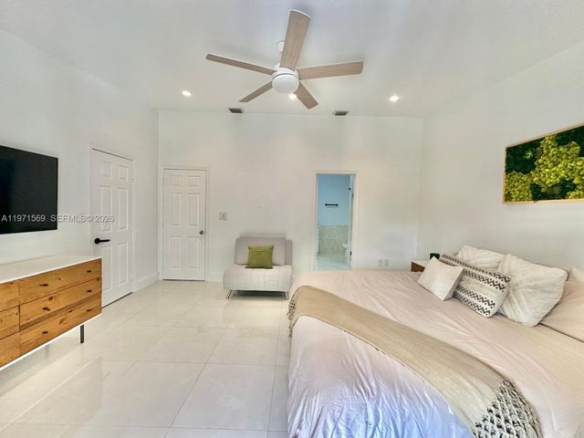 3736 NE 166th St 114, North Miami Beach, FL 33160