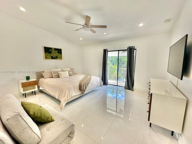 3736 NE 166th St 114, North Miami Beach, FL 33160