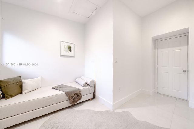 3736 NE 166th St 114, North Miami Beach, FL 33160