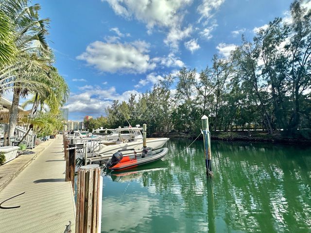 3736 NE 166th St 114, North Miami Beach, FL 33160