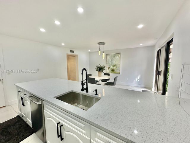 3736 NE 166th St 114, North Miami Beach, FL 33160