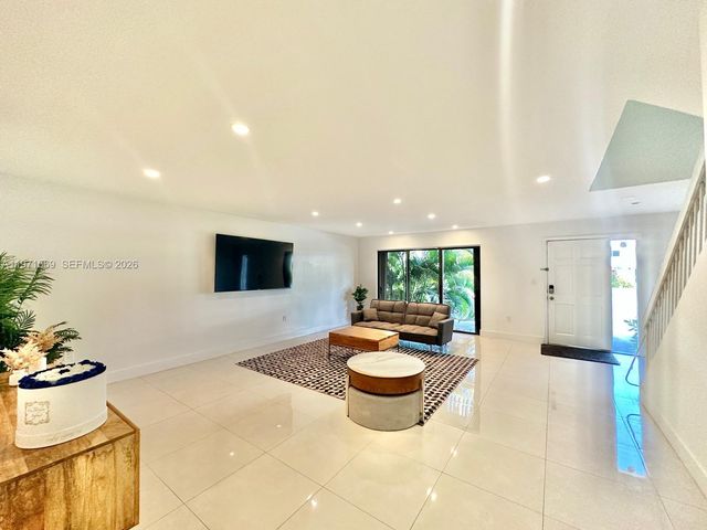 3736 NE 166th St 114, North Miami Beach, FL 33160