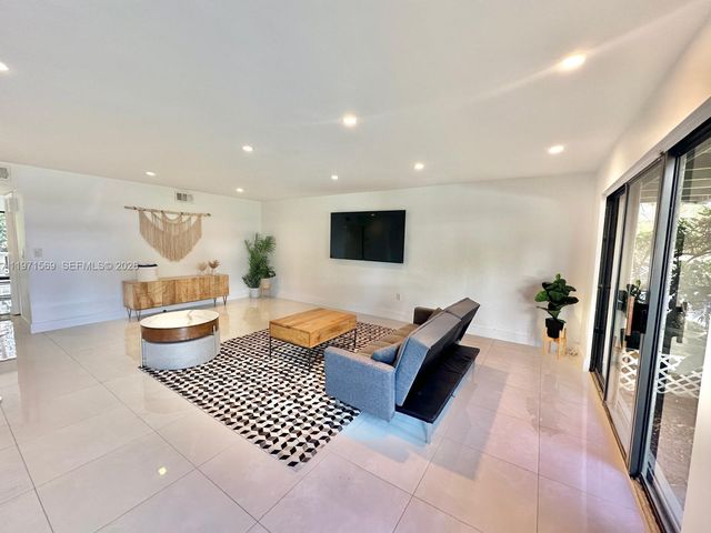 3736 NE 166th St 114, North Miami Beach, FL 33160