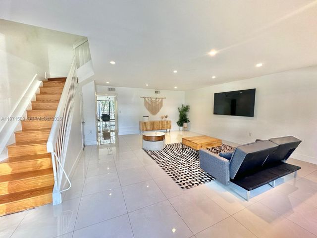 3736 NE 166th St 114, North Miami Beach, FL 33160