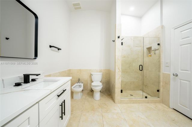 3736 NE 166th St 114, North Miami Beach, FL 33160