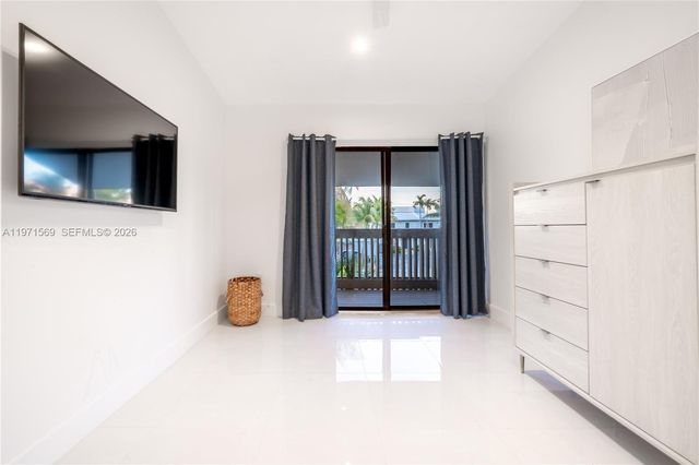 3736 NE 166th St 114, North Miami Beach, FL 33160